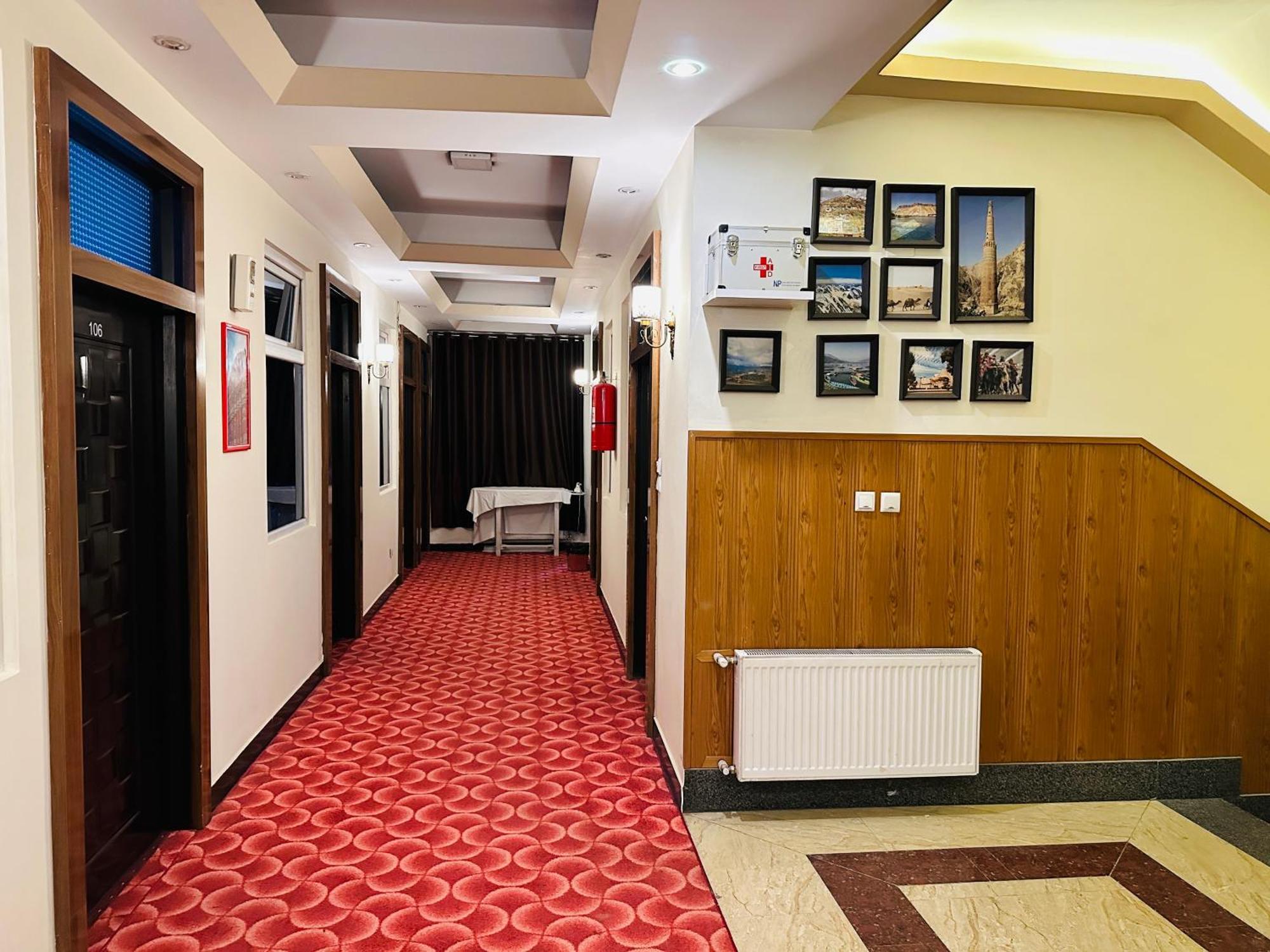 Khyber Hotel Kabul Esterno foto