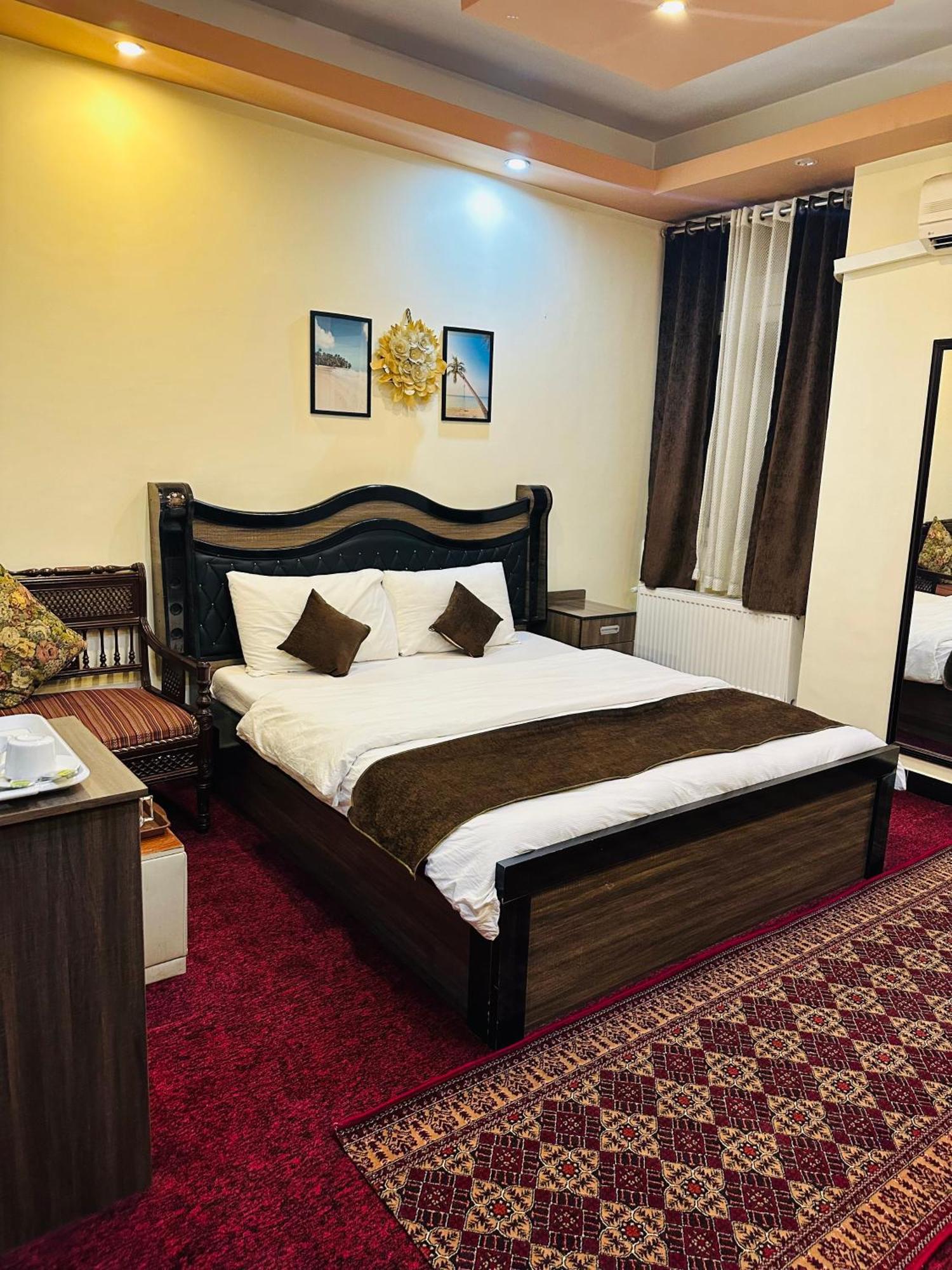 Khyber Hotel Kabul Esterno foto