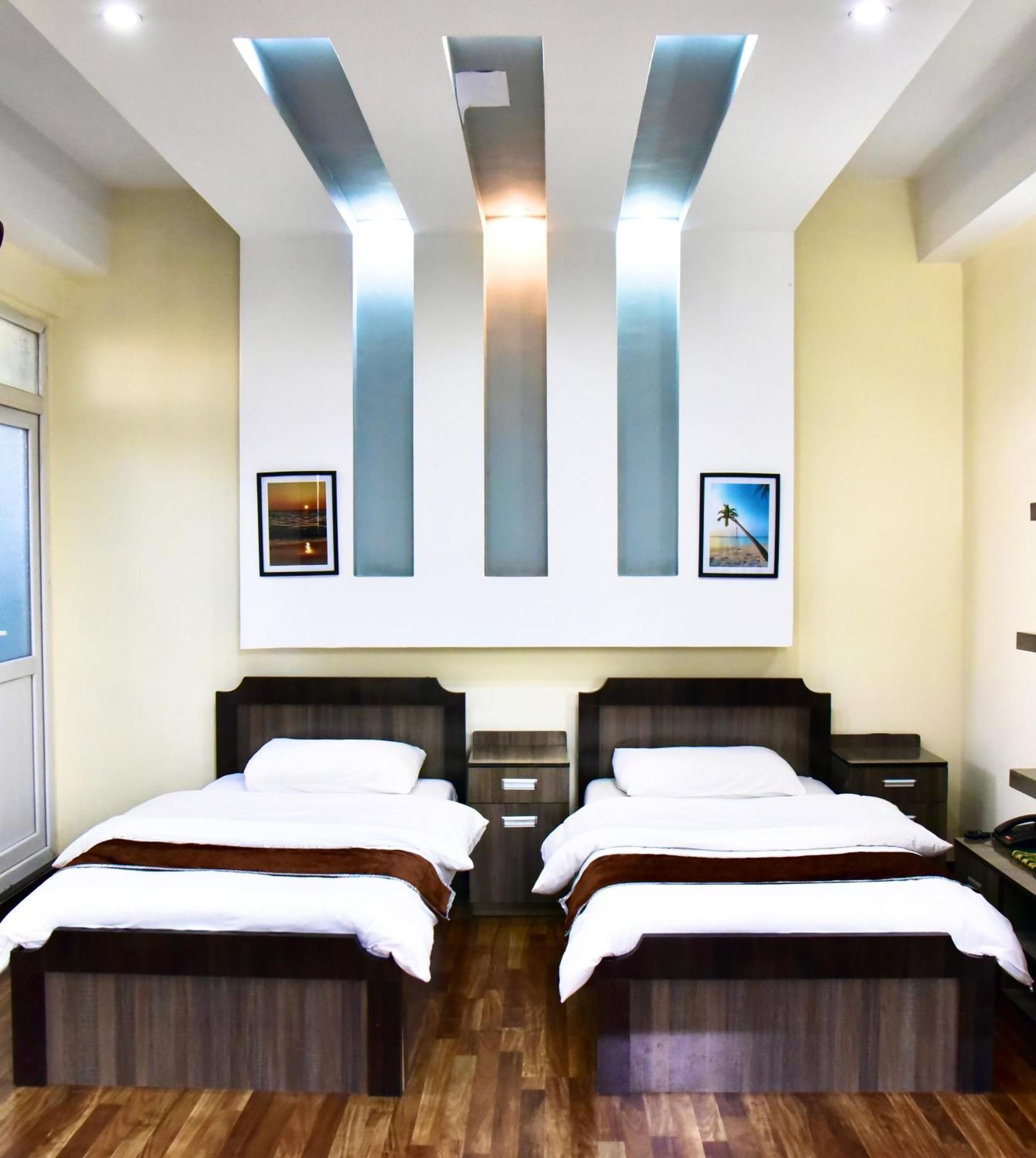 Khyber Hotel Kabul Esterno foto